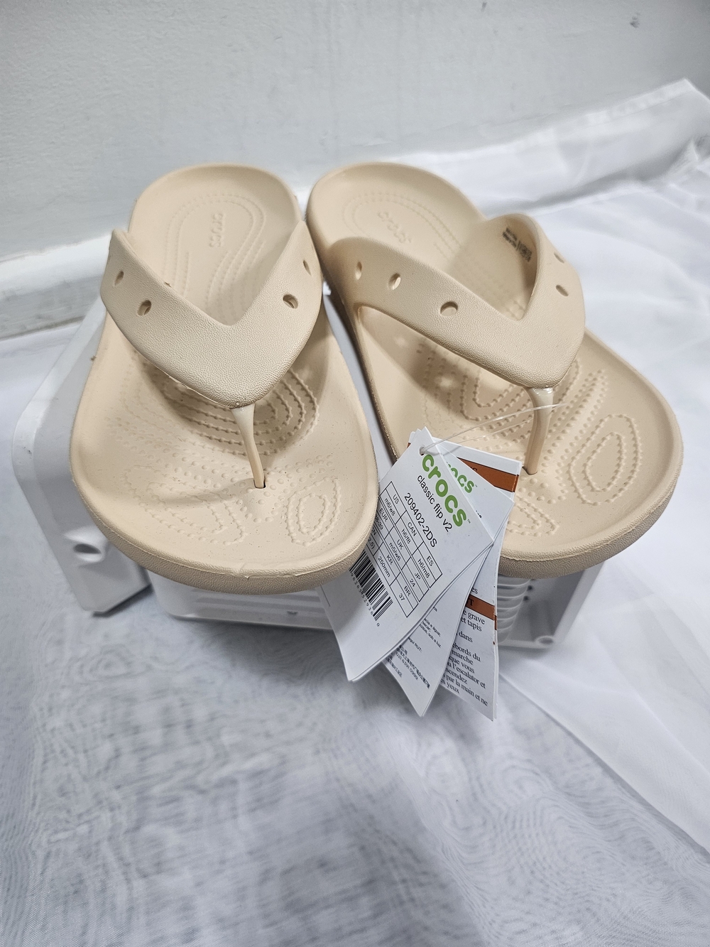 Crocs Beige Flip Flop Sandals Men’s  6  and Women's 8 Synthetic Slip-On Logo